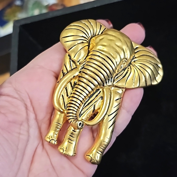 Huge Large Gold Tone Eleghant Belt Buckel - Picture 5 of 5